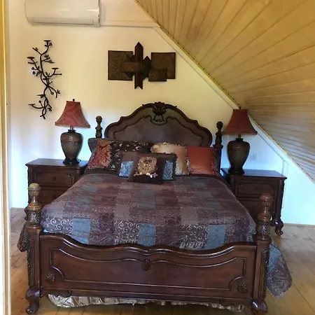 R&b Vendeghaz * بالاتوناكاراتيا