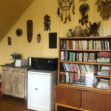 R&b Vendeghaz * بالاتوناكاراتيا